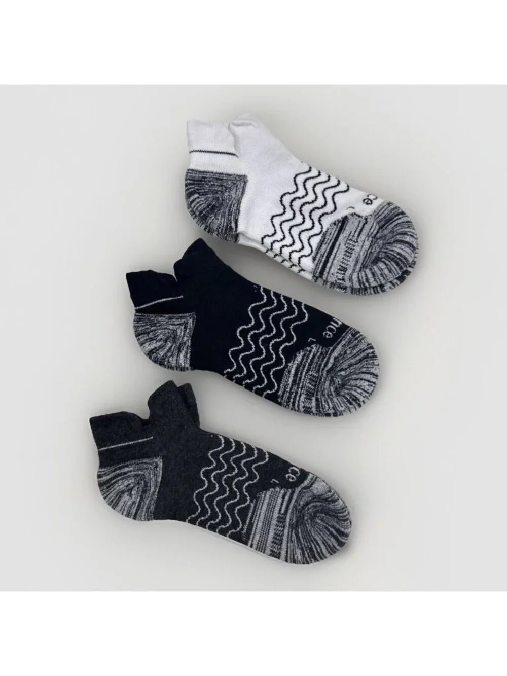 Quince Women's Performance Running Ankle Socks 3-Pack in Black/White sz XS/S 4-6